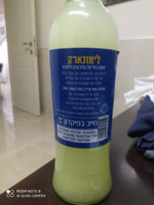 האחים כהן: לימונארק משקה כהלי על בסיס ערק ולימונים