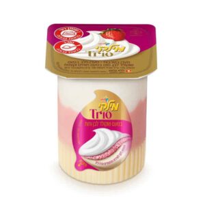 מילקי טריו-Milky Trio: מעדן חלב בטעם שוקולד לבן, מוס בטעם תותים וקצפת