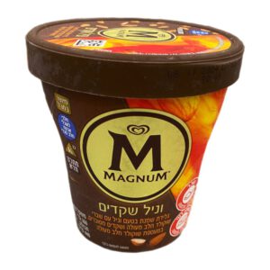 שטראוס-מגנום-Magnum: וניל שקדים גלידת שמנת בטעם וניל עם שברי שוקולד חלב ושקדים מסוכרים
